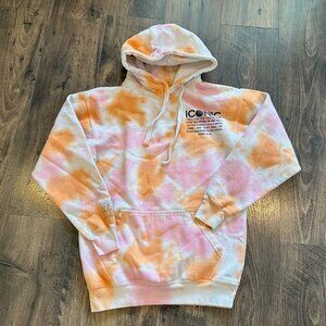 This listing is for a Pair of Pre-Owned: Women's American Eagle MOM Jeans   Fea